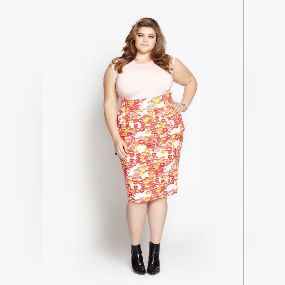 Beth Ditto lipstick traces pencil skirt
